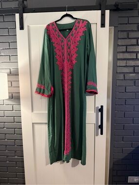 Gipci Emerald Green Maxi Dress with Pink Embroidery